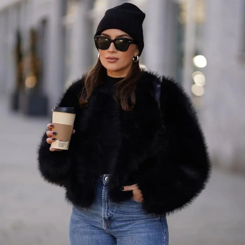 Street Fashion Week - Zimowa kurtka z krótkiego, puszystego futra