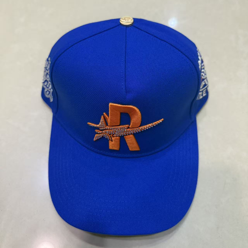 Czapki z daszkiem z kontrastow – Baseball Cap Fitted recenzja i cena